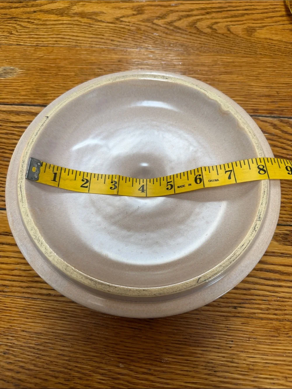 La Solana Scottsdale, AZ pottery. Casserole bowl with lid d.  MCM. Mauve/pink.